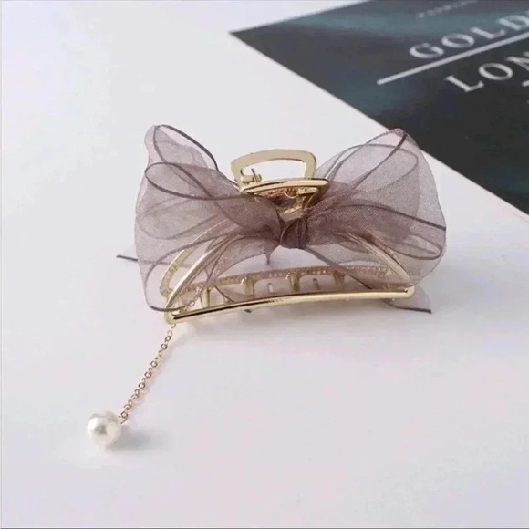 Butterfly claw clip with pearl tassel - Picture 2 of 4